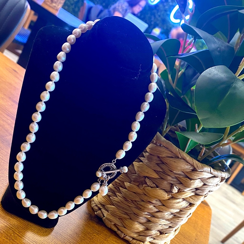 💦💎🤍High quality near round freshwater pearls hand knotted with silver clasp